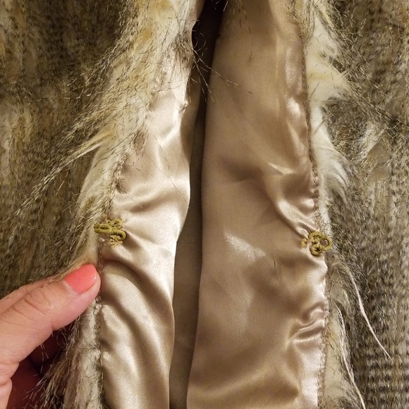 2×($20) FAUX FUR VEST BY FOREVER 21, TAN SIZE L - Picture 4 of 8
